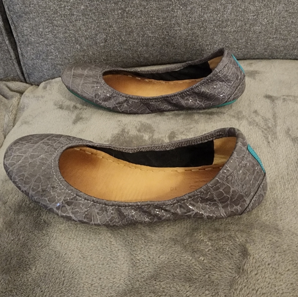 Grey crocodile Tieks
